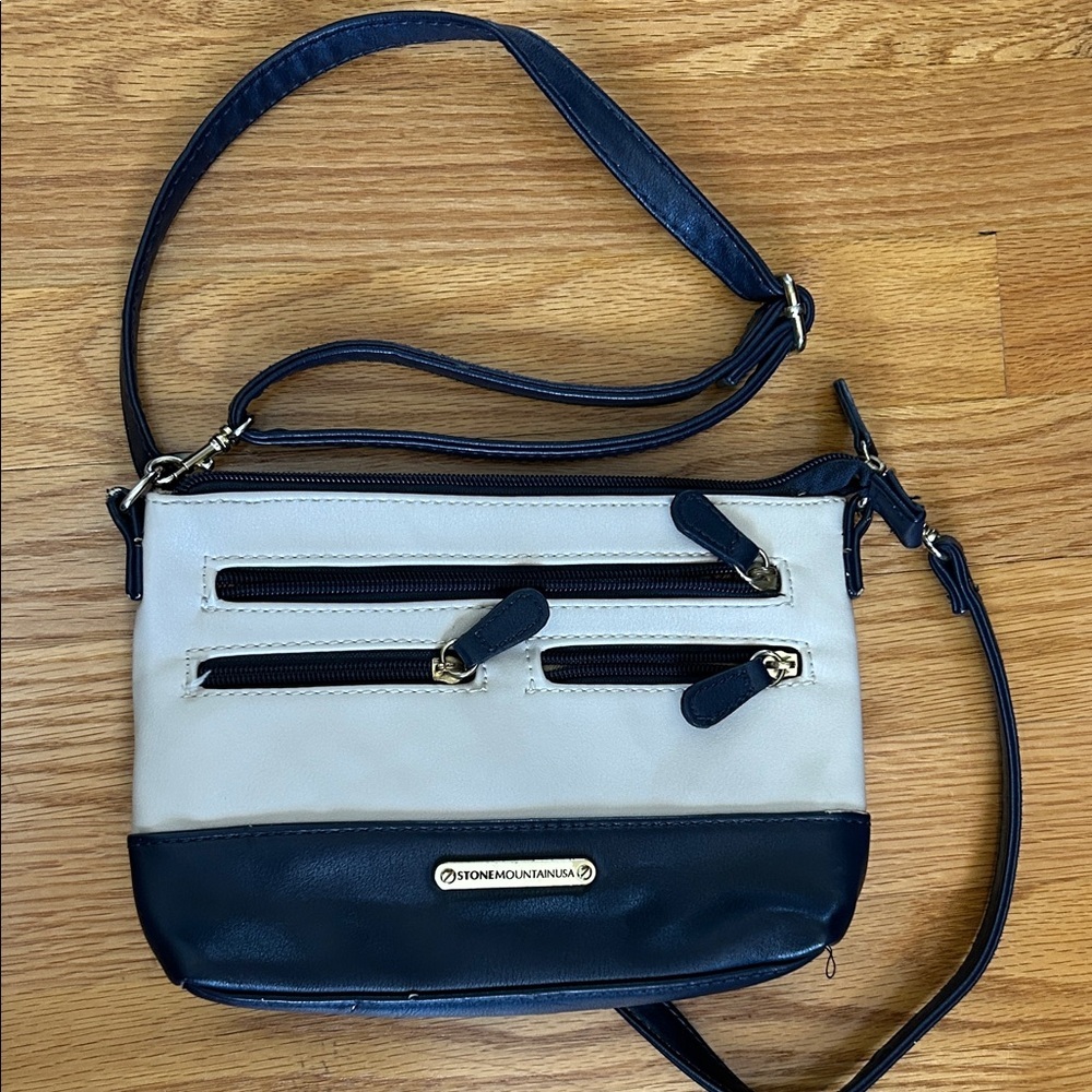 Stone Mountain Accessories Navy and Cream Crossbody Bag - Picture 1 of 7